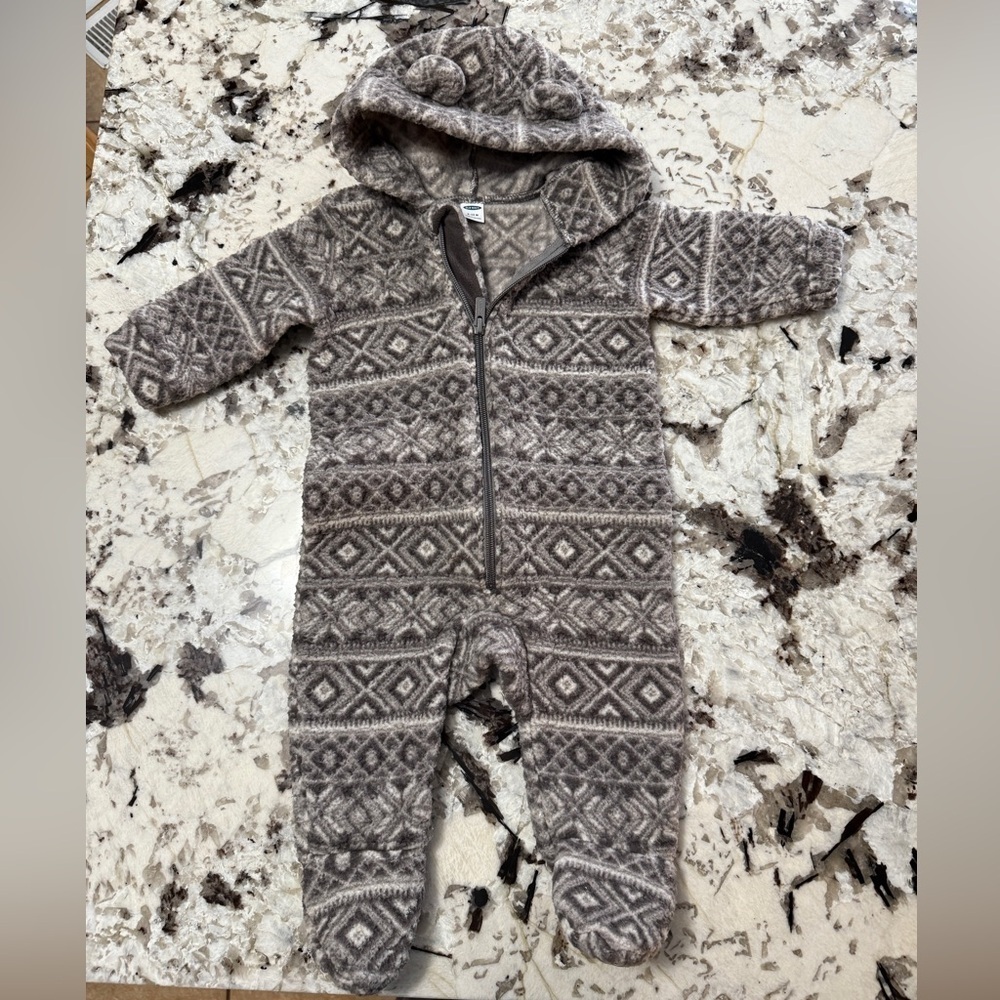 Old Navy gray Geometric Footie one piece 6-12m